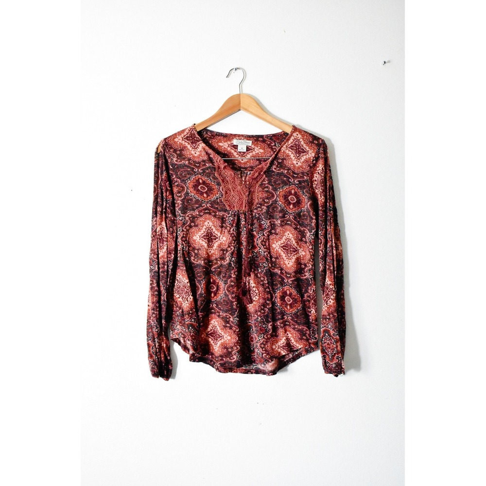 Lucky Brand Blouse Womens Medium Burgundy Rust Paisley Boho Split Sleeve Tassel